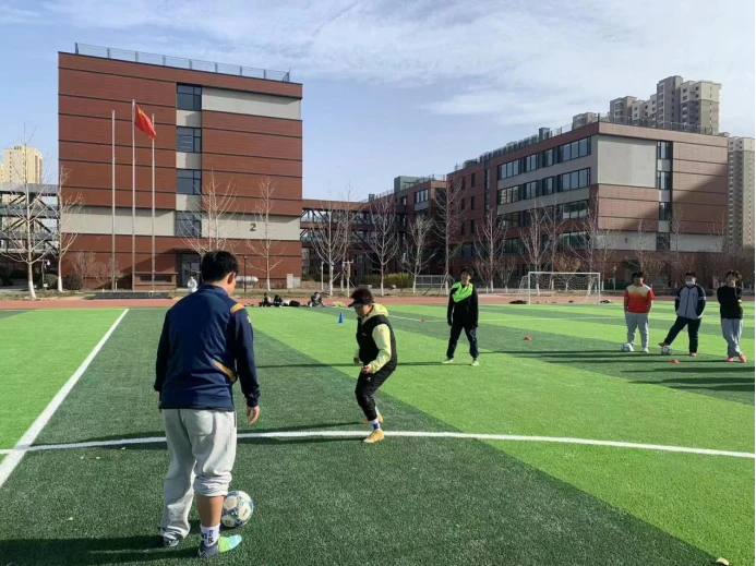 刻苦训练篮球时如何避免受伤的建议_0